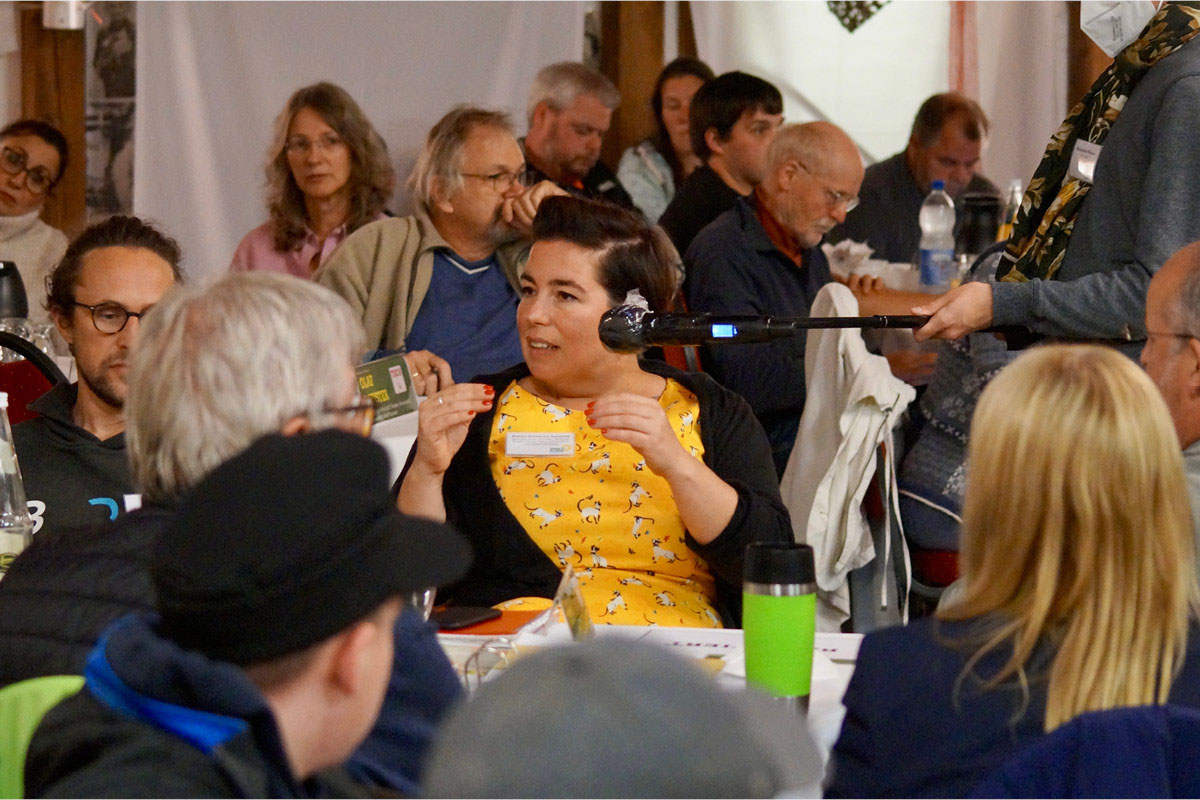 Susan Sziborra-Seidlitz beim Bürgerdialog in Oebisfelde. 