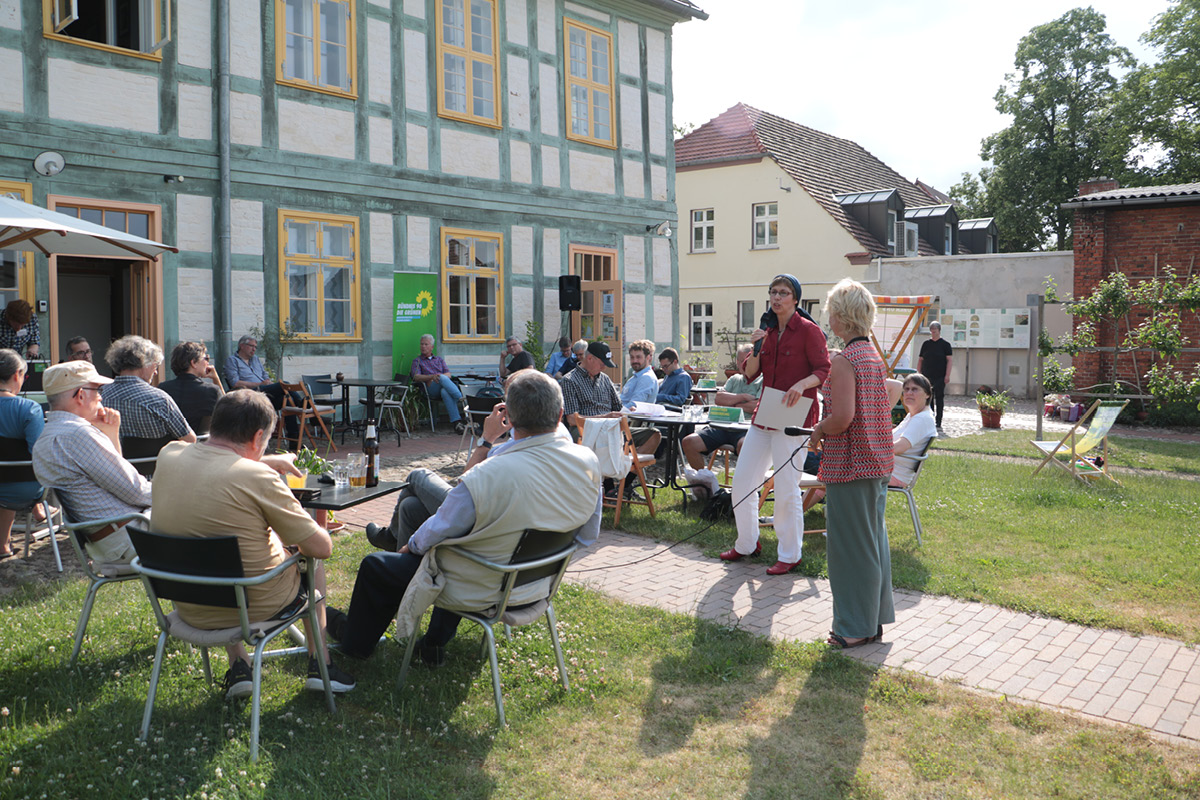 Dorothea Frederking spricht beim Bürgerdialog. 